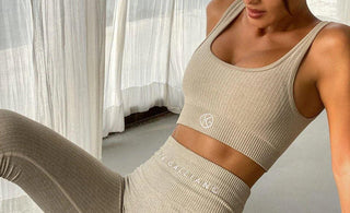 Seamless vs. Seamed Leggings: Why Seamless is the Better Choice for Comfort and Style - KATE GALLIANO