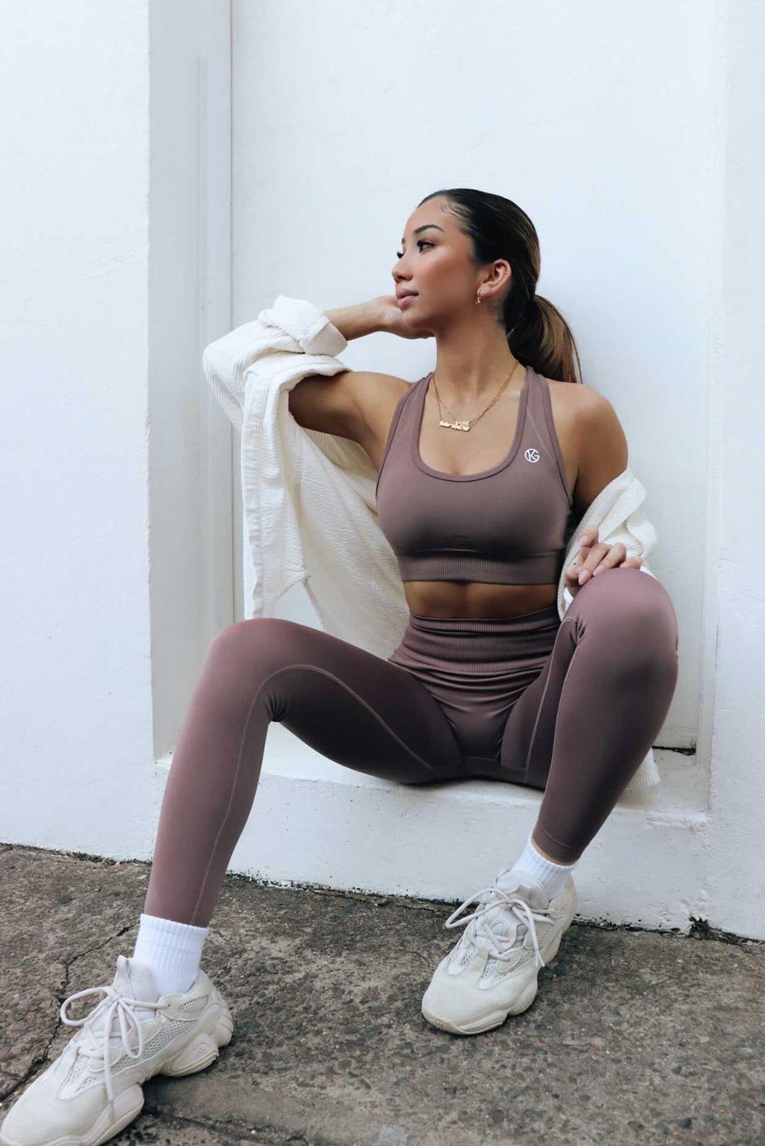 4 Ways to Wear Leggings for Activewear, Athleisure, Casual, and Dressy  Casual Outfits